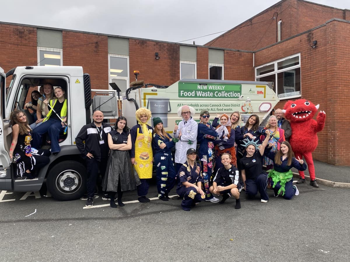 More than 750 Cannock Chase pupils take part in Binworld environmental theatre project — Cannock news photo
